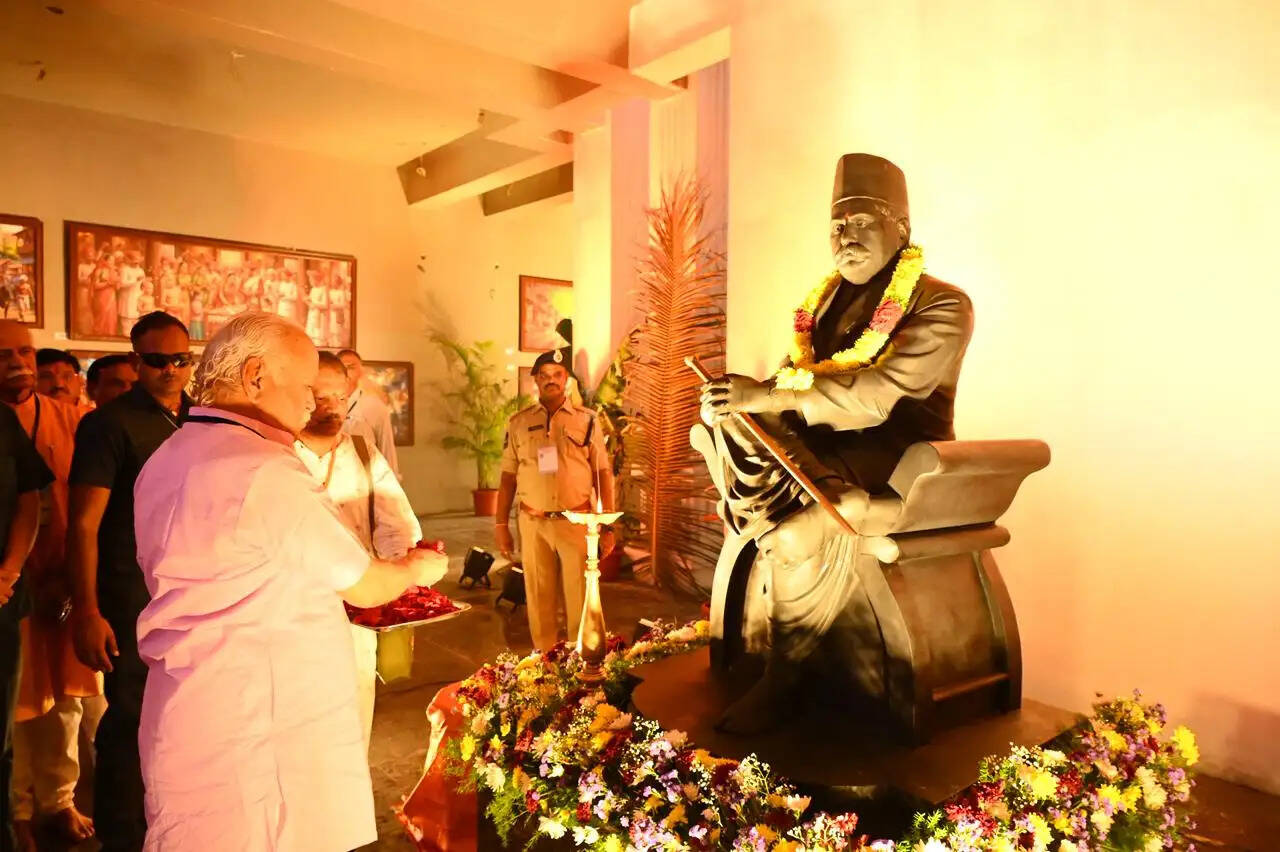 संघ प्रमुख ने संघ संस्थापक के गांव में 'स्फूर्ति मंदिर' का किया लोकार्पण