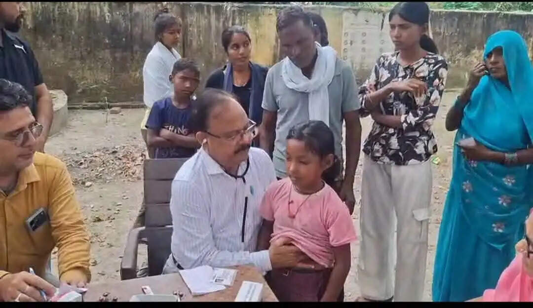 (अपडेट)अमेठी : फूड पॉइजनिंग के मामले में पुलिस दो दुकानदारों को हिरासत में लिया, 100 से अधिक लोग बीमार