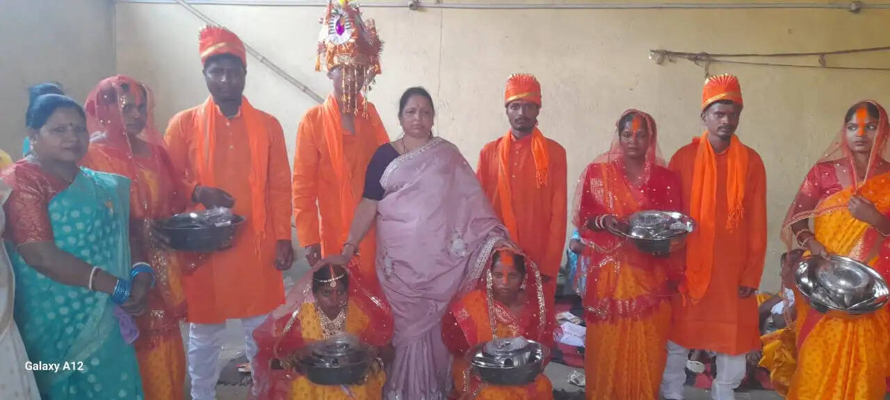 जगन्नाथपुर मंदिर में 11 जोडे बंधे परिणय सूत्र में