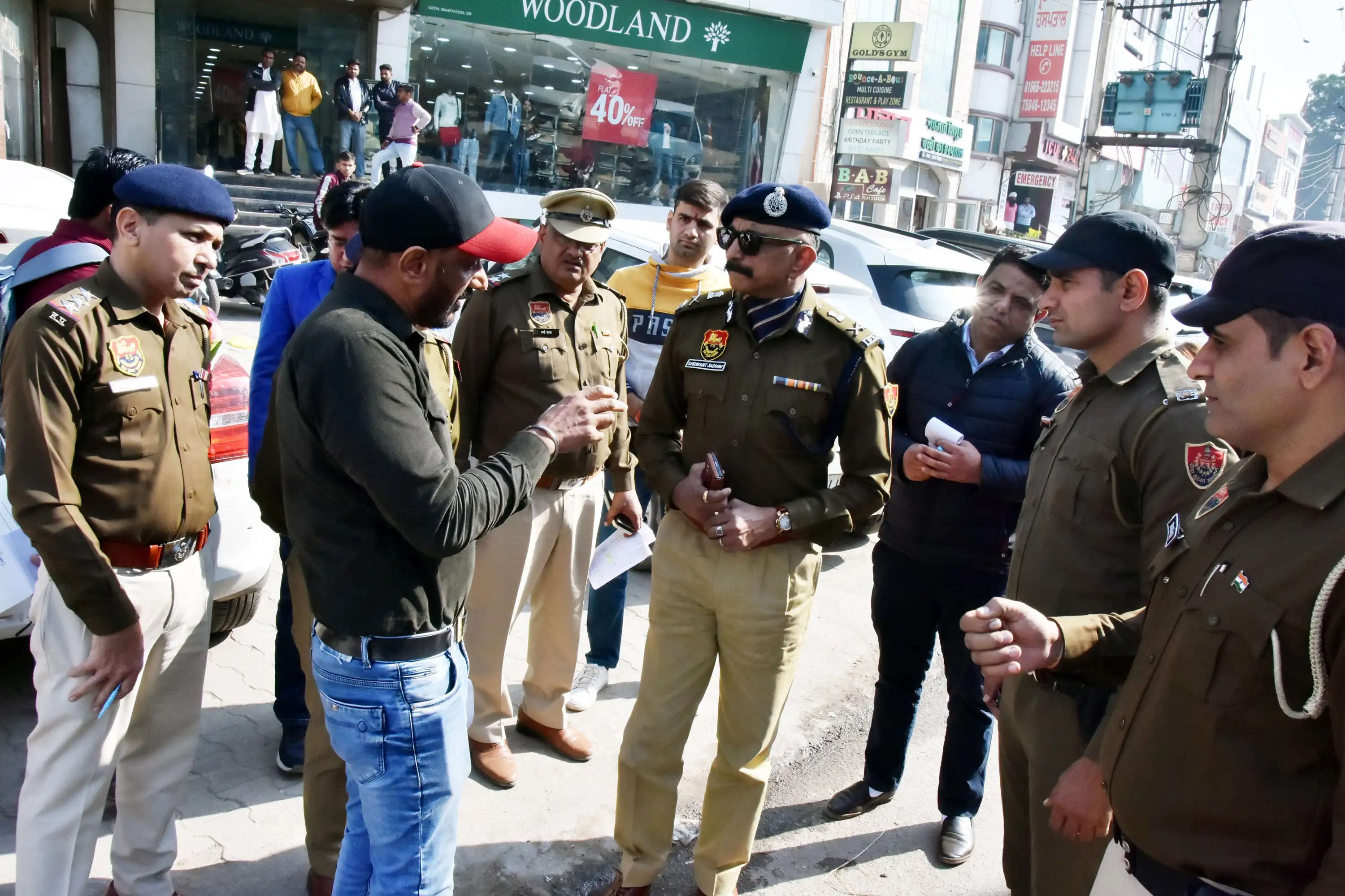 सिरसा: सड़क दुर्घटना से बचाव के लिए हेलमेट अवश्य लगाएं युवा : एडीजीपी श्रीकांत जाधव