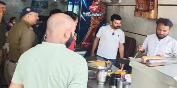 होटलों पर छापा मारकर पांच घरेलू गैस सिलेंडर किए जब्त