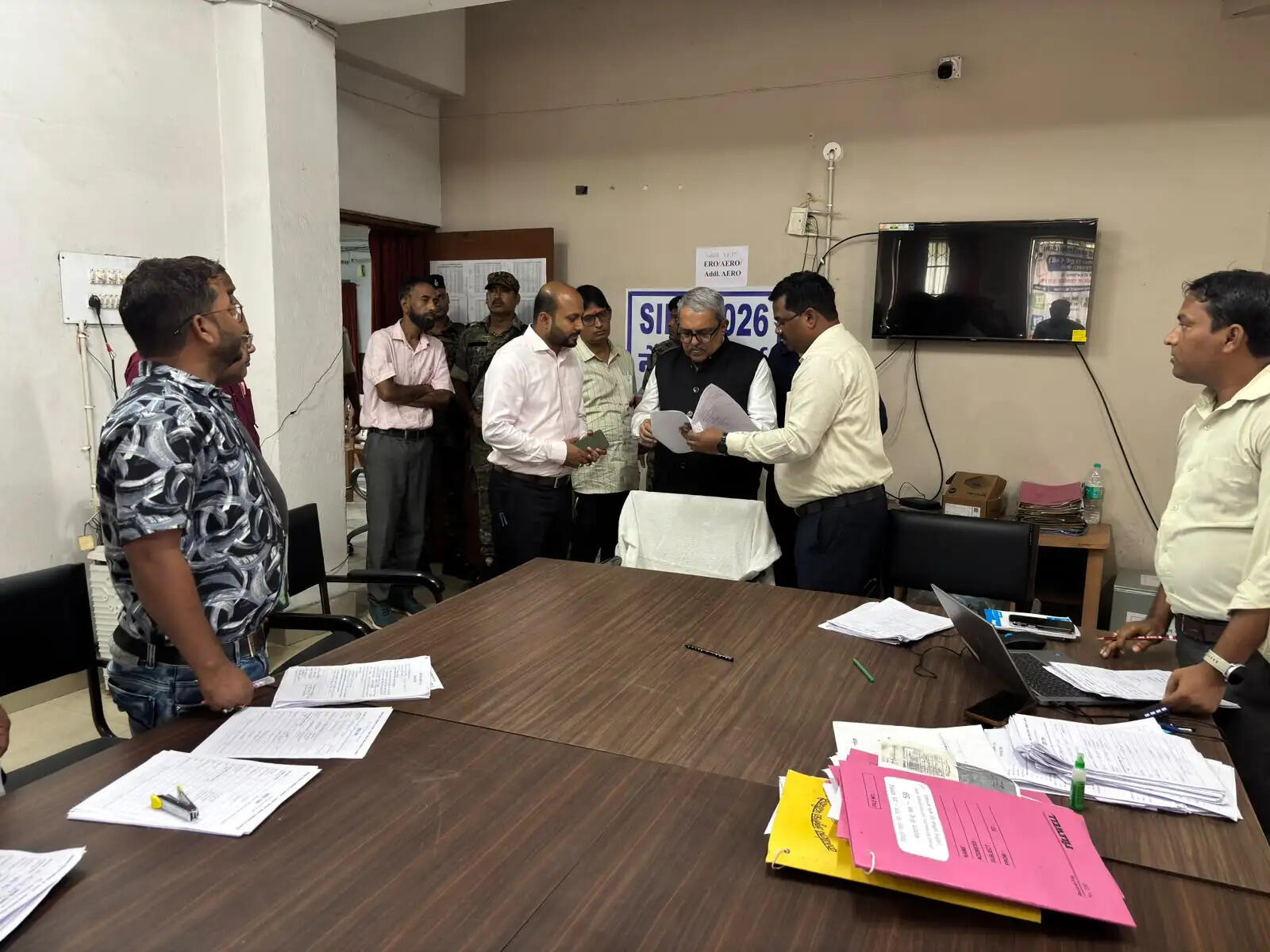 एसआईआर में मतदाताओं के आवश्यक दस्तावेजों का सत्यापन जरूरी : आयुक्त