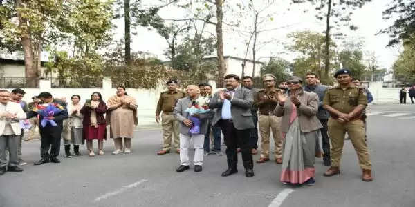 मुख्य सचिव रतूड़ी ने सचिवालय कर्मचारियों के लिये किया इलेक्ट्रानिक बस सेवा का शुभारंभ