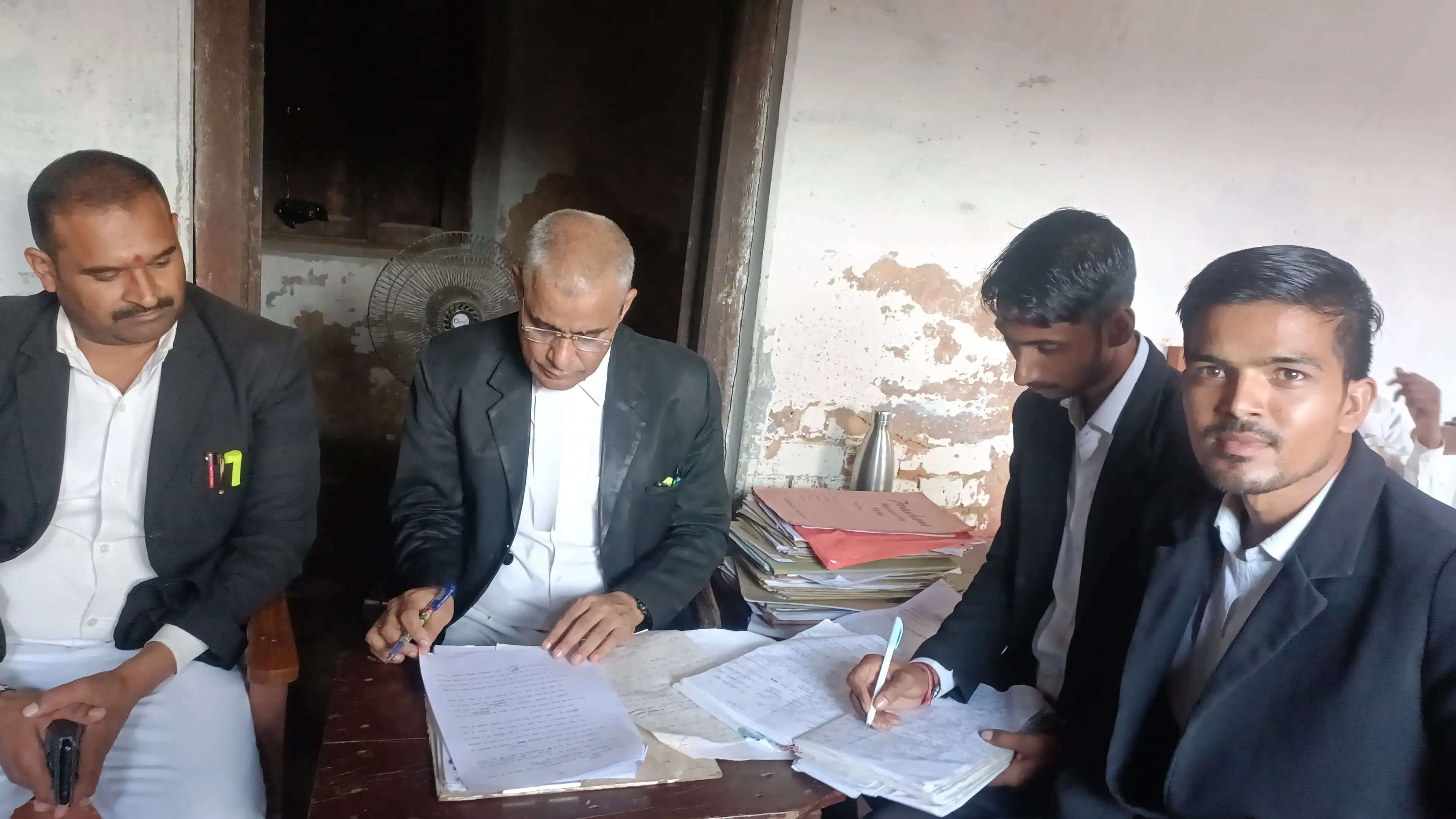 अटाला मस्जिद को लेकर वक्फ बोर्ड पीस कमेटी के प्रार्थना पत्र कों सिविल कोर्ट ने किया खारिज