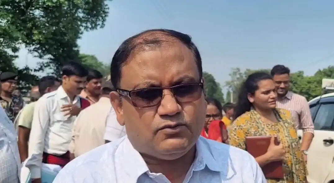 कटिहार के बाढ़ प्रभावित इलाकों का प्रभारी सचिव ने लिया जायजा, जीआर वितरण में तेजी लाने का निर्देश