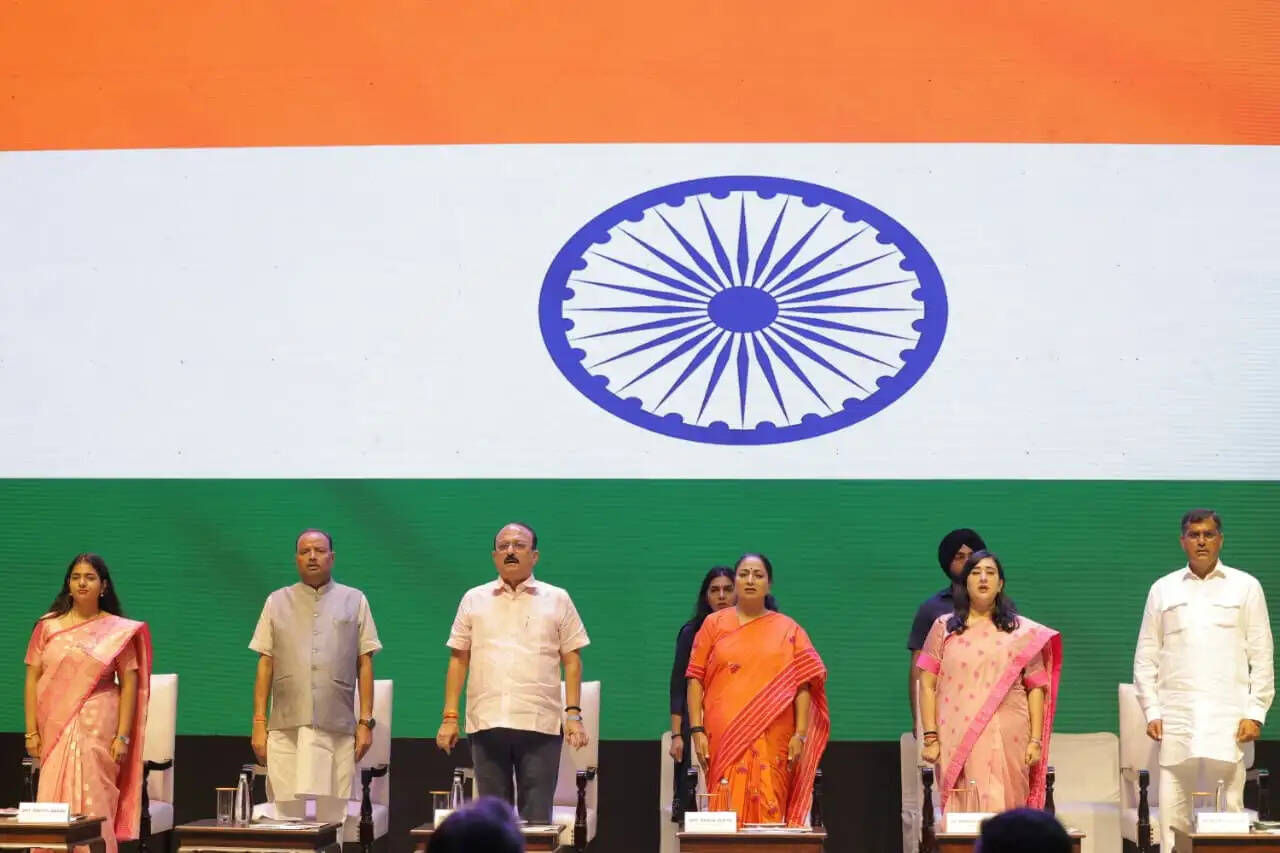 ‘शिक्षक महाकुंभ’ में 118 शिक्षकों का किया गया सम्मान, मुख्यमंत्री बोलीं- शिक्षक समाज के निर्माण की मजबूत नींव