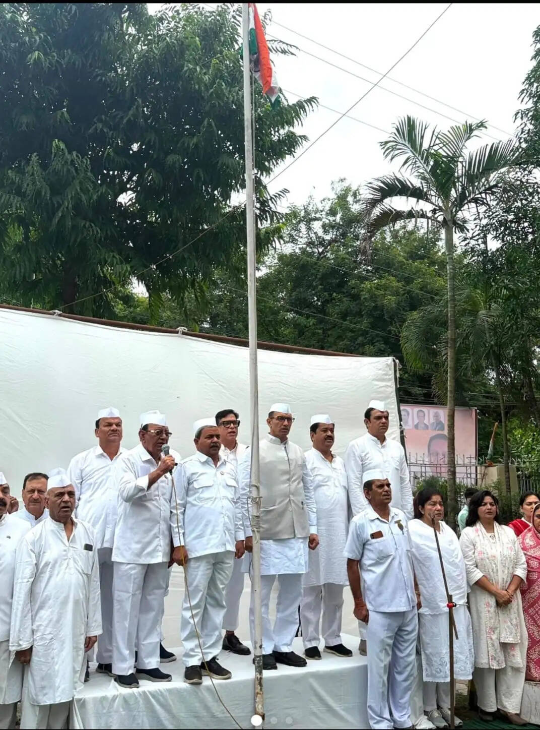 80वें स्वतंत्रता दिवस पर कांग्रेस कार्यालय में ध्वजारोहण,&nbsp;जीतू पटवारी बोले- भ्रष्टाचार के खिलाफ लड़ाई होगी तेज