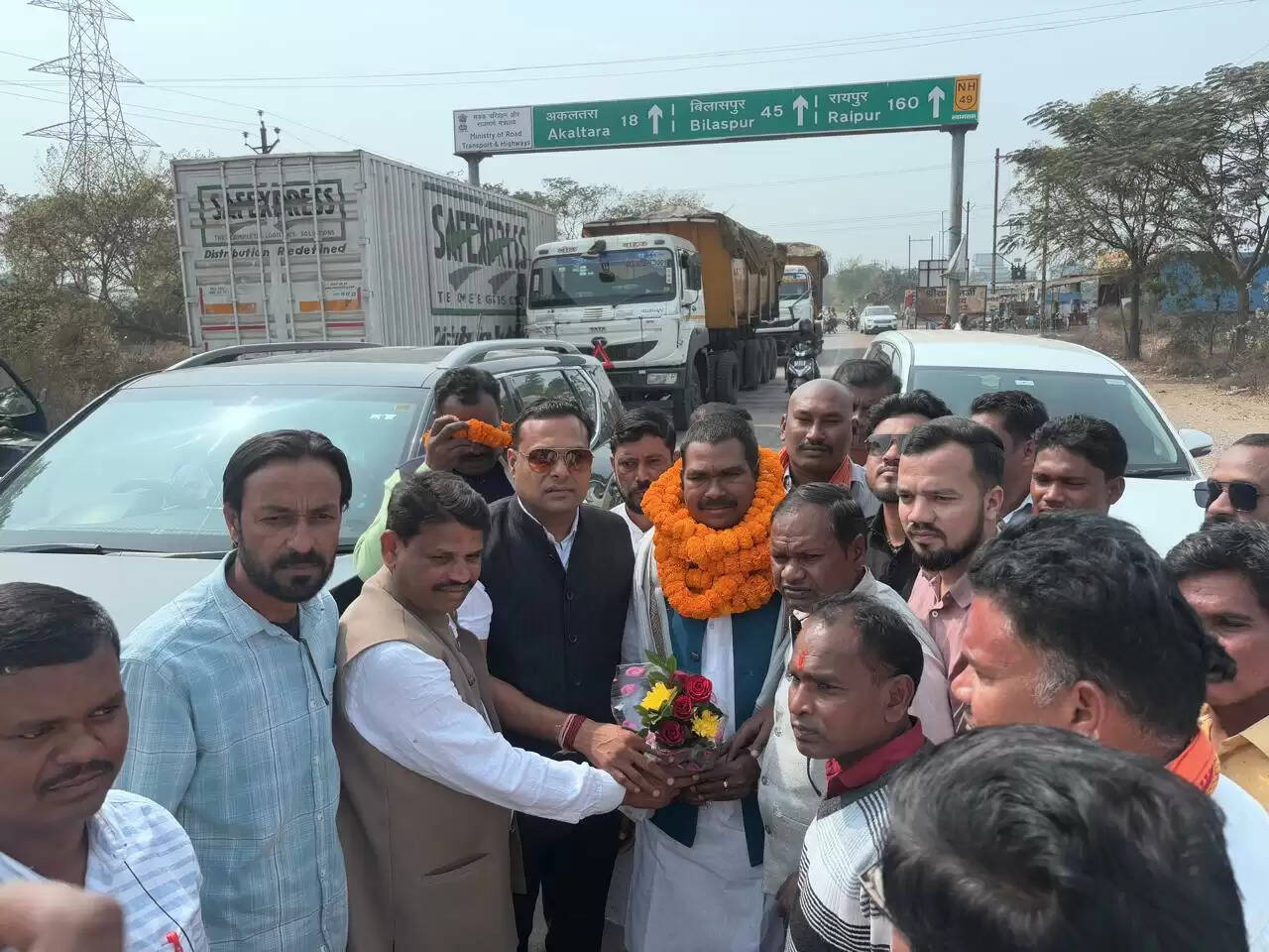 पुटपुरा चौक में अनुसूचित जनजाति मोर्चा के राष्ट्रीय अध्यक्ष समीर उरांव का आत्मीय स्वागत