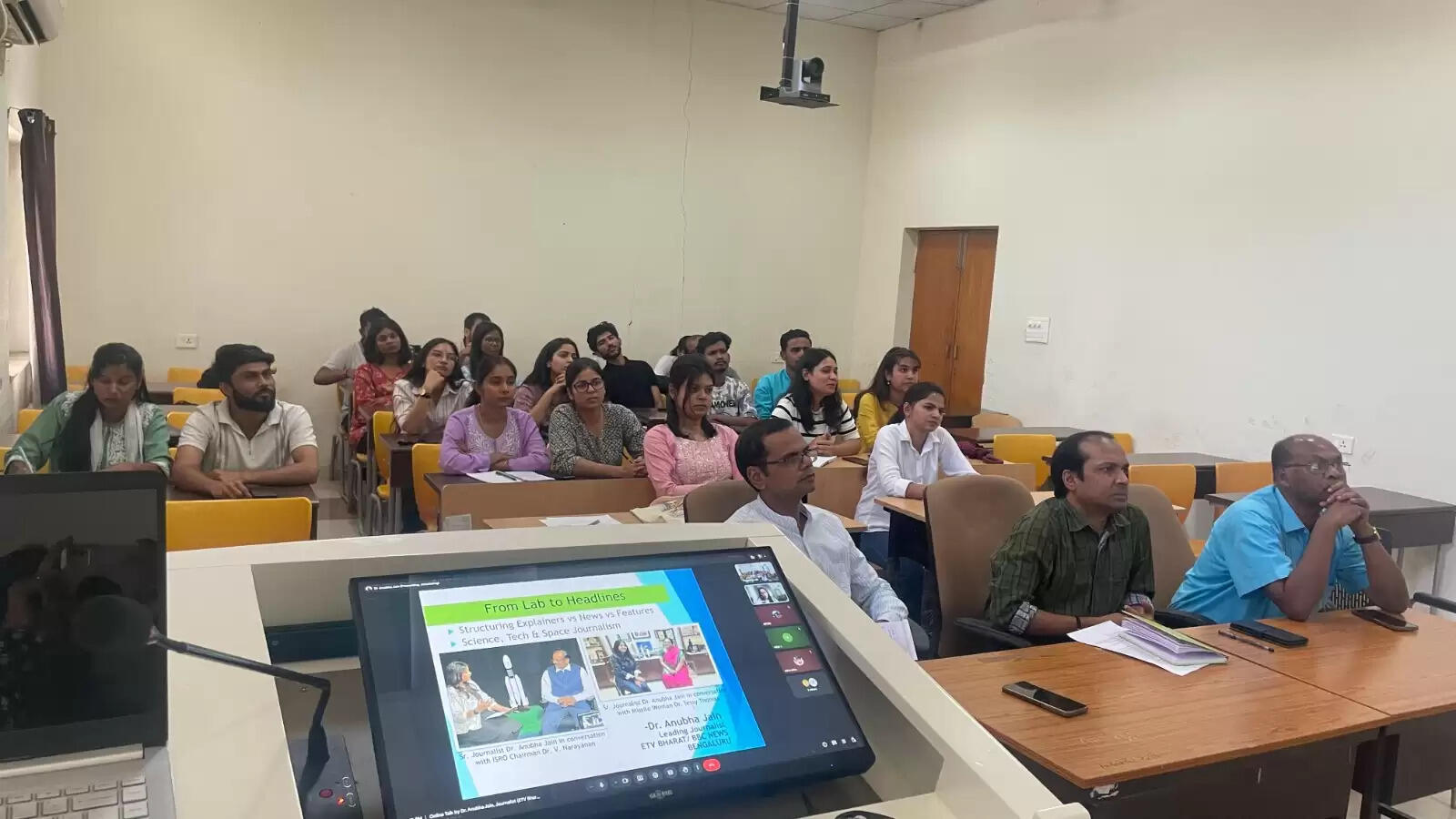 विज्ञान और समाज के बीच सेतु है पत्रकारिता : डॉ. अनुभा जैन