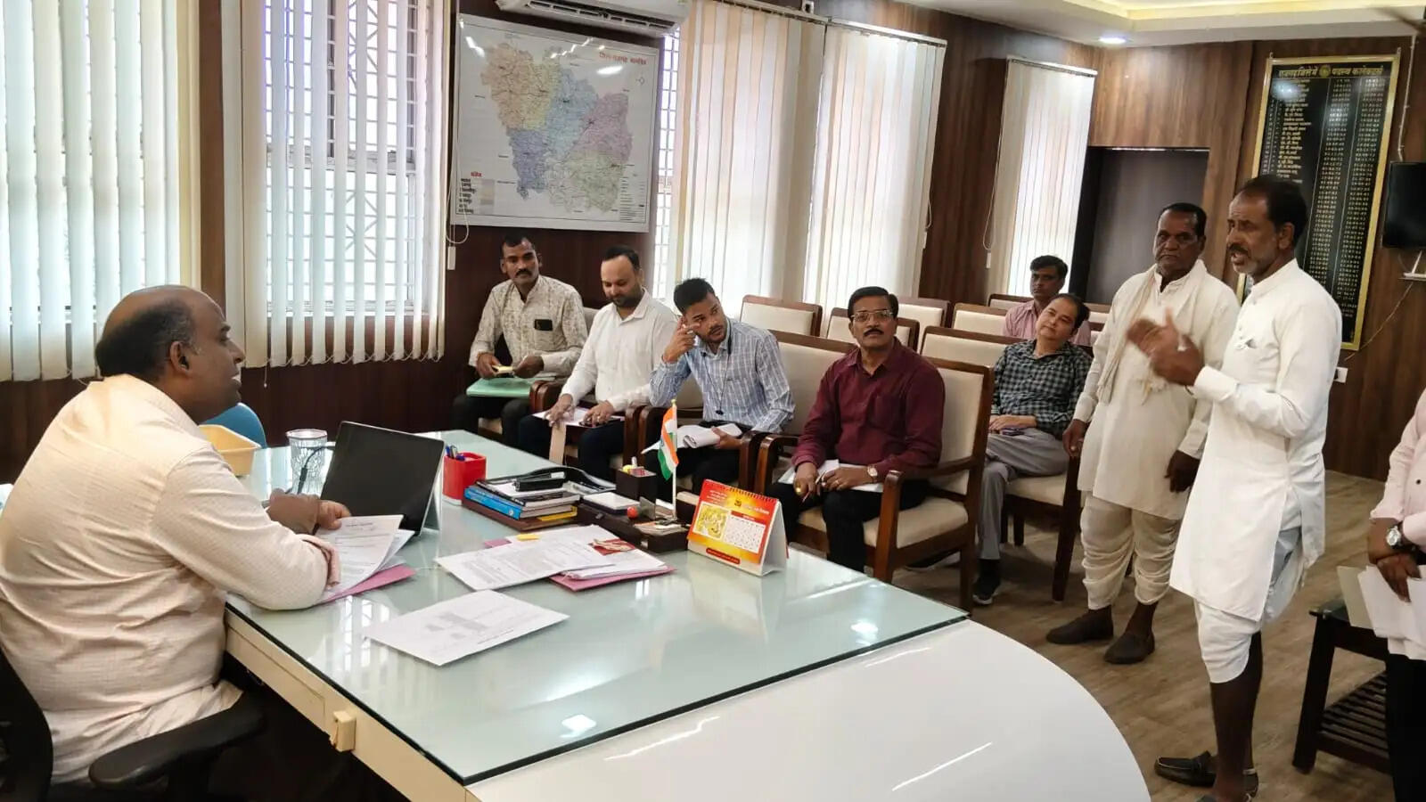 राजगढ़ः संवाद से समाधान में सहकारी समिति की लापरवाही पर सख्ती, प्रबंधक और ऑपरेटर को नोटिस