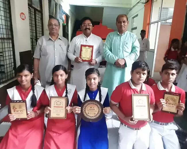 रानी रेवती देवी के छात्रों ने विद्यालय सहित प्रांत का गौरव बढ़ाया