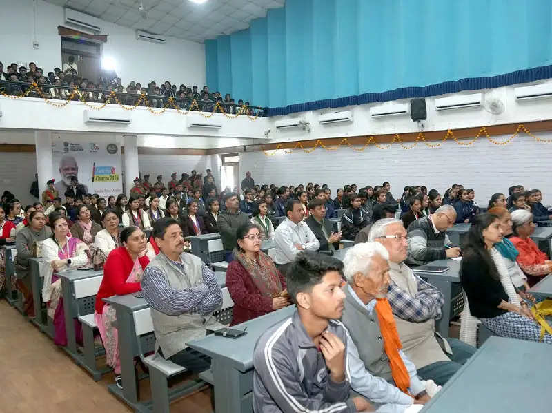 तनाव मुक्त रहने बेहतर समय प्रबंधन के साथ परीक्षा की तैयारी करें विद्यार्थी : मंत्री सिंह