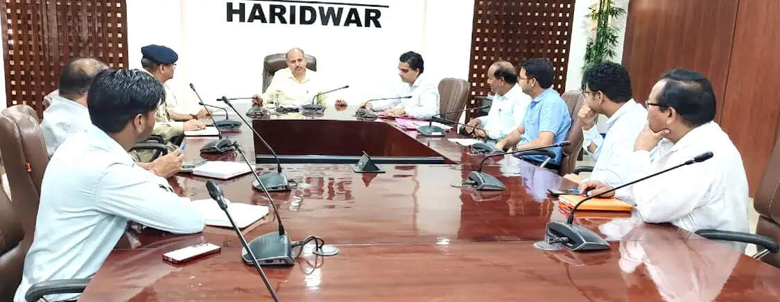 अंतर्राष्ट्रीय योग दिवस पर ऋषिकुल मैदान में होग योग शिविर