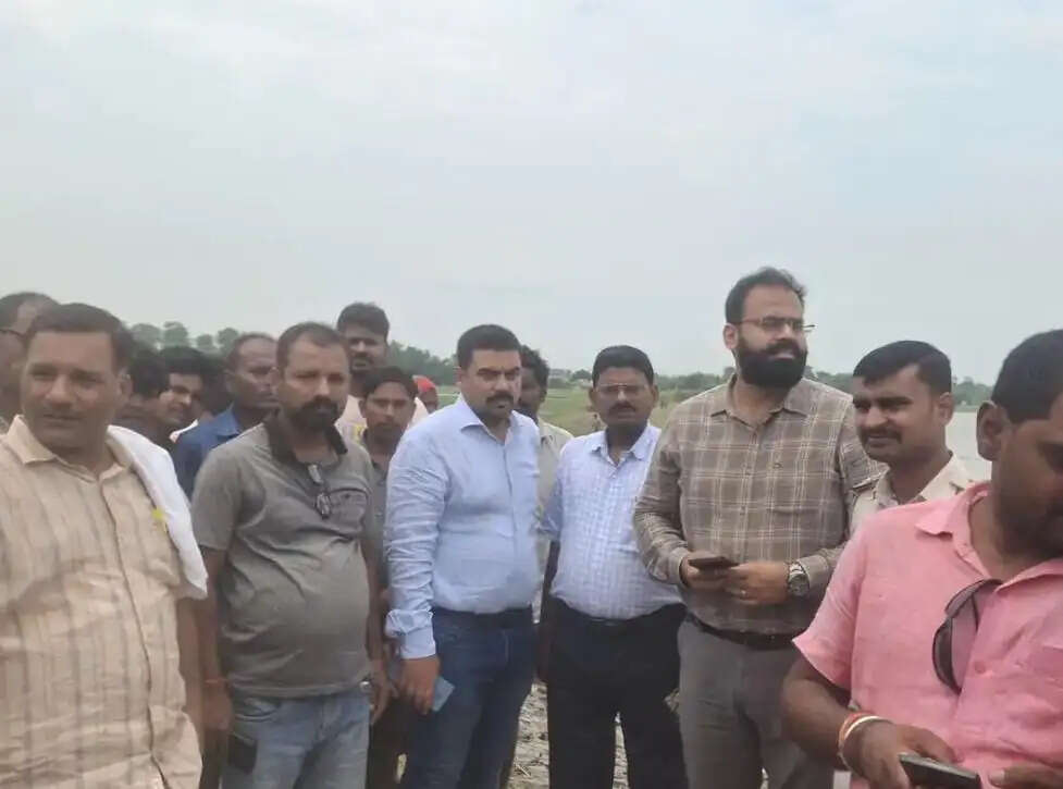 कोसी नदी में नहाने के दौरान किशोर लापता