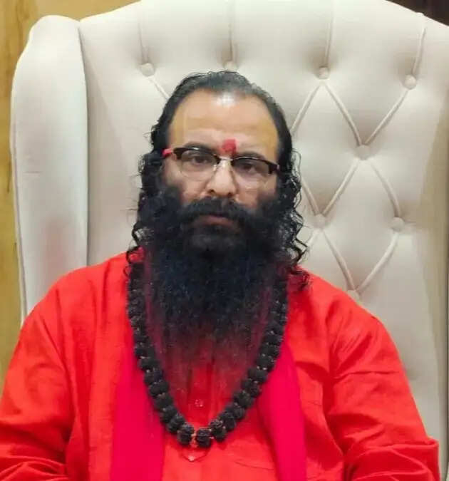 संसद परिसर में सनातन के अपमान पर भड़का संत समाज, संत समाज से सार्वजनिक रूप से माफी मांगें पप्पू यादव