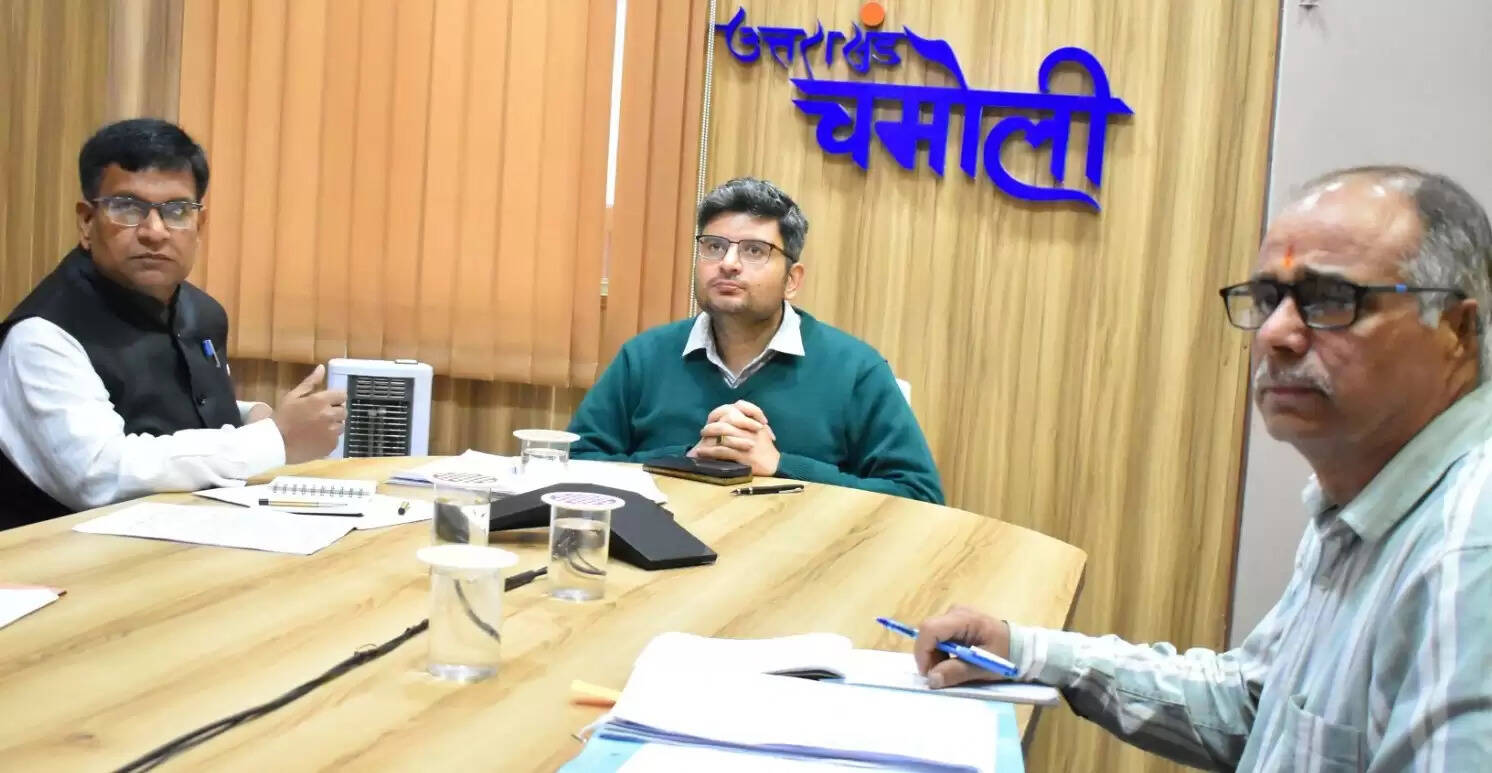 डीएम ने की बीएसएनएल की सेवा विस्तार कार्यों की समीक्षा