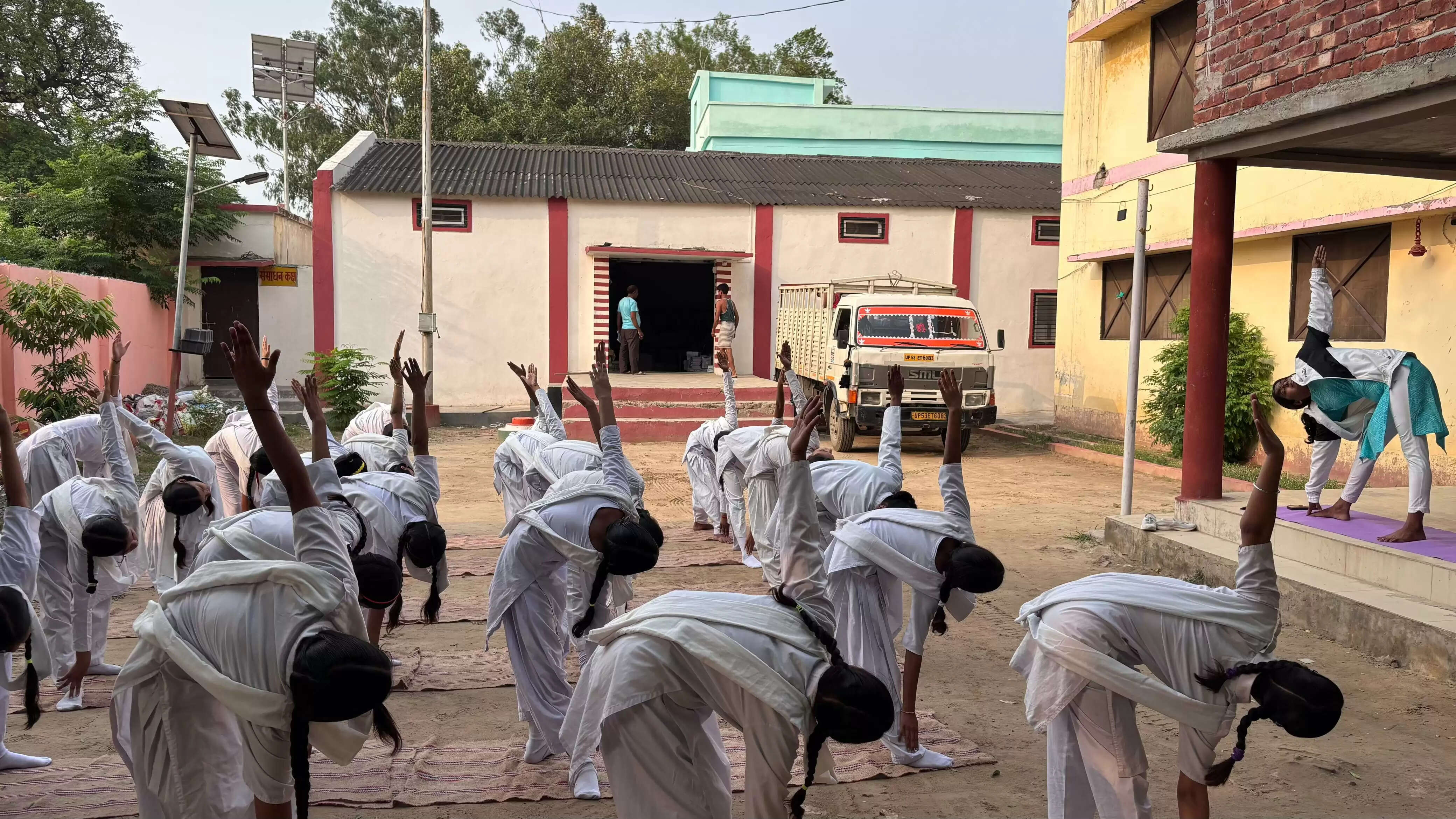 बालिकाओं को सशक्त बना रही योग करने की पहल : प्रो पूनम टंडन