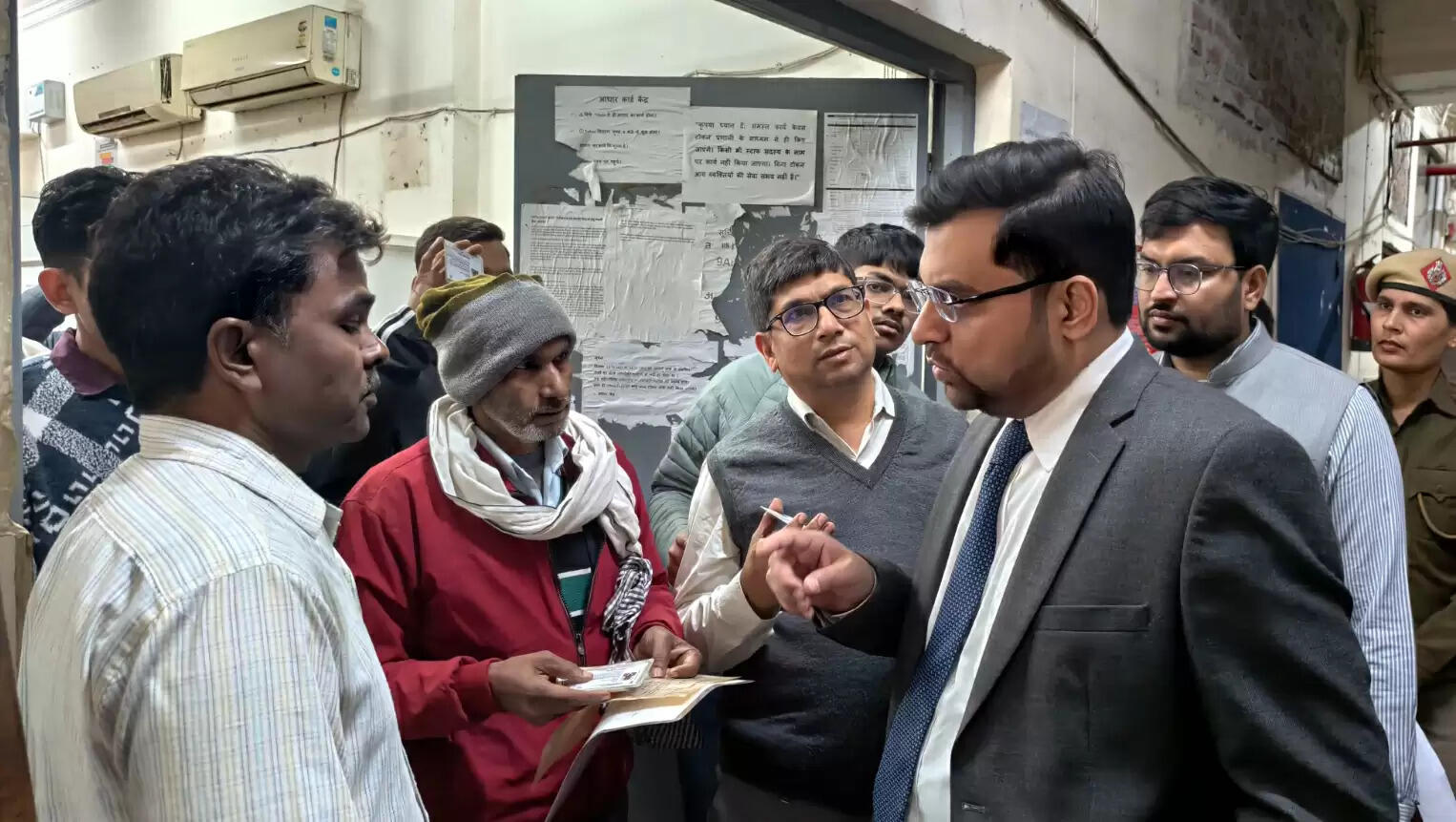 फरीदाबाद : डीसी ने परिवार पहचान पत्र केंद्र का किया औचक निरीक्षण