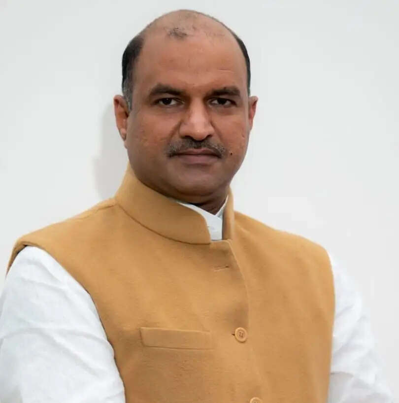 राहुल गांधी के बयान पर सांसद जोशी का पलटवार