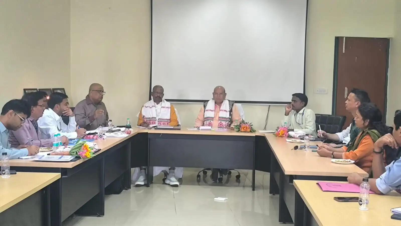 अनूपपुर: राष्ट्रीय अनुसूचित जनजाति आयोग के अध्यक्ष ने विश्वविद्यालय के जनजातीय वर्ग के अधिकारियों एवं प्रतिनिधियों के साथ की बैठक