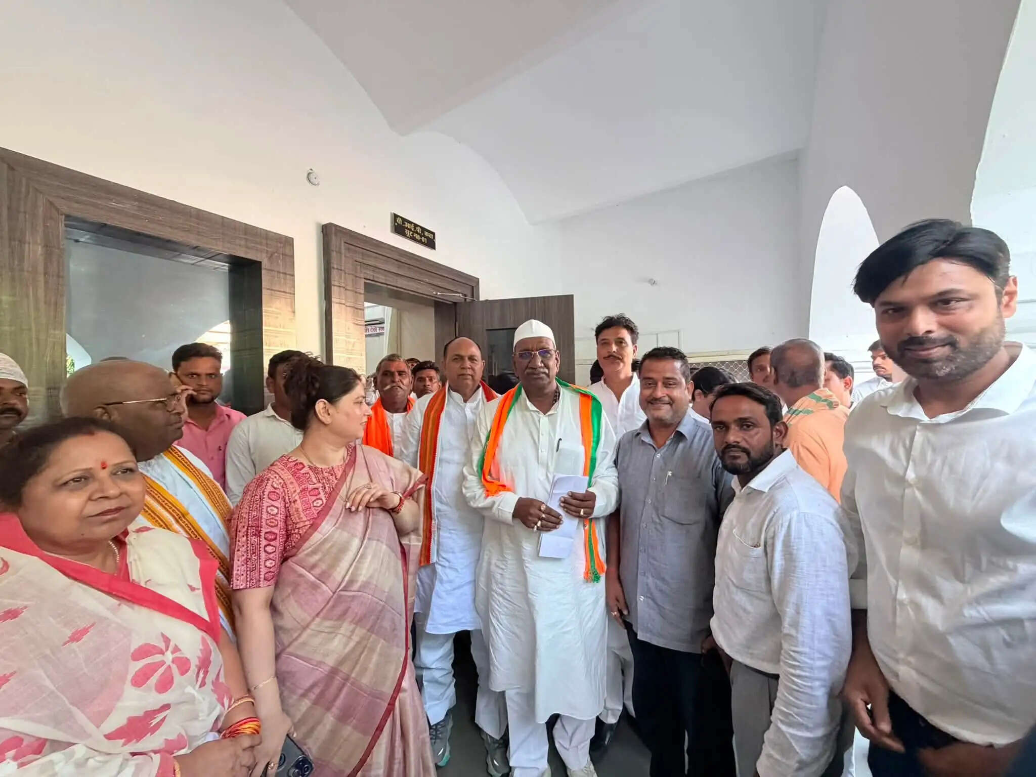 प्रभारी मंत्री सुरेश राही ने स्वास्थ्य केंद्र, पेयजल परियोजना और गो-आश्रय स्थलों का किया निरीक्षण