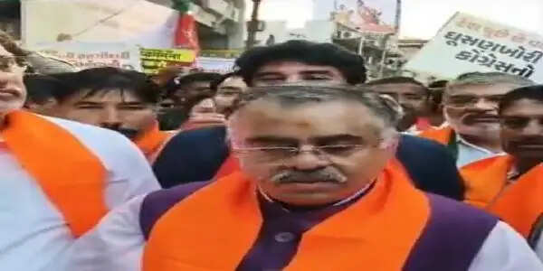 ‘लोकतंत्र बचाओ’ पदयात्रा में तरुण चुग का राहुल गांधी पर निशाना, सामने कांग्रेस का भी प्रदर्शन
