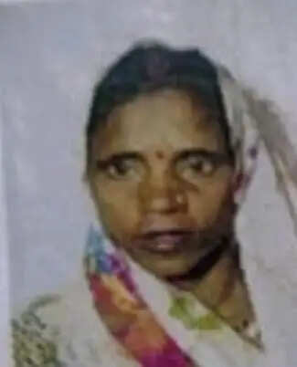 दीवार गिरने से महिला की मौत, दूसरी घायल