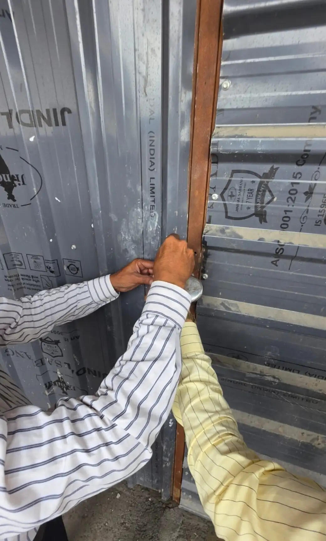 एमडीडीए ने अवैध व्यावसायिक निर्माणों पर कसा शिकंजा, तीन भवन सील