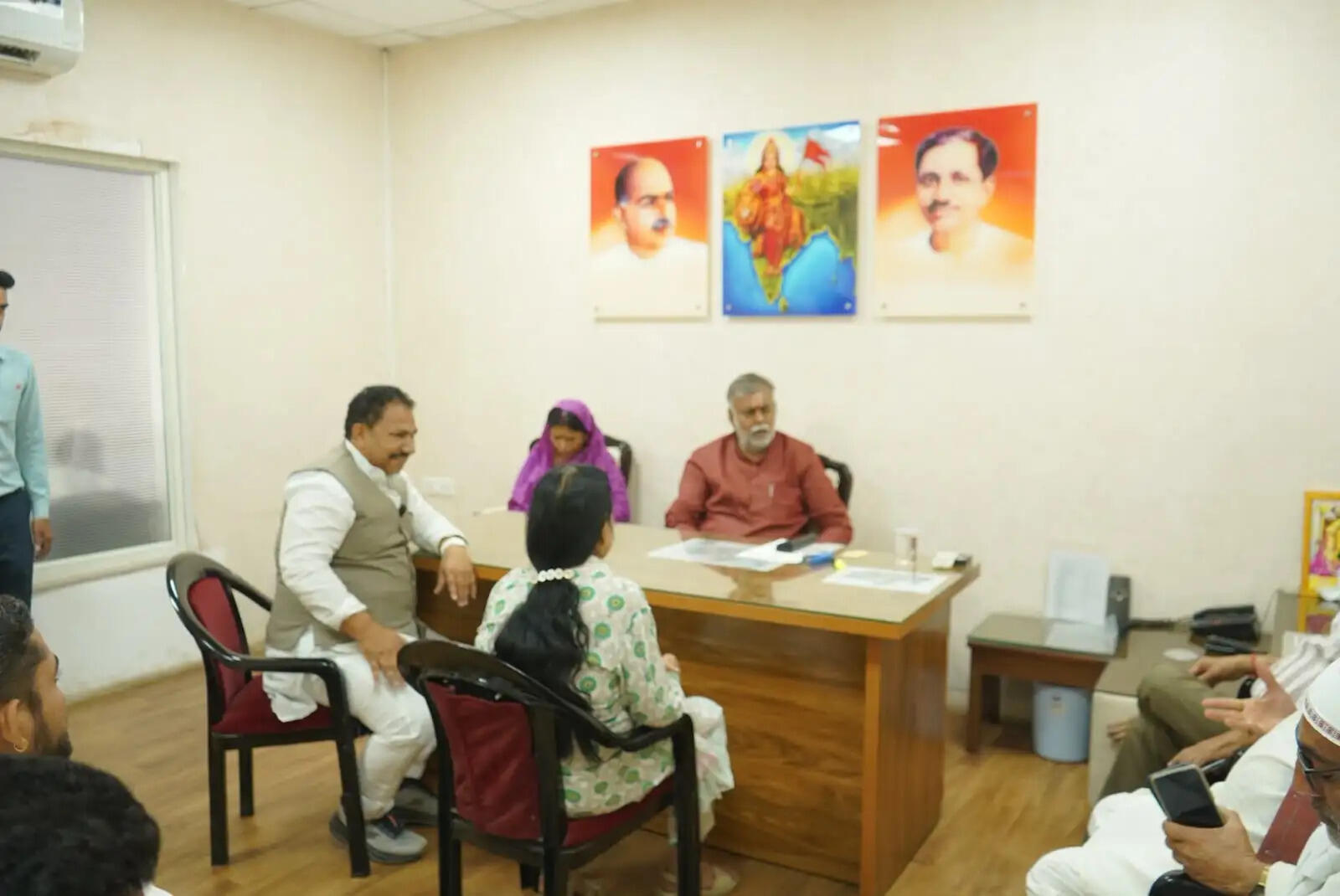 भाजपा प्रदेश कार्यालय में मंत्री प्रहलाद पटेल और राधा सिंह ने सुनीं कार्यकर्ताओं की समस्याएं