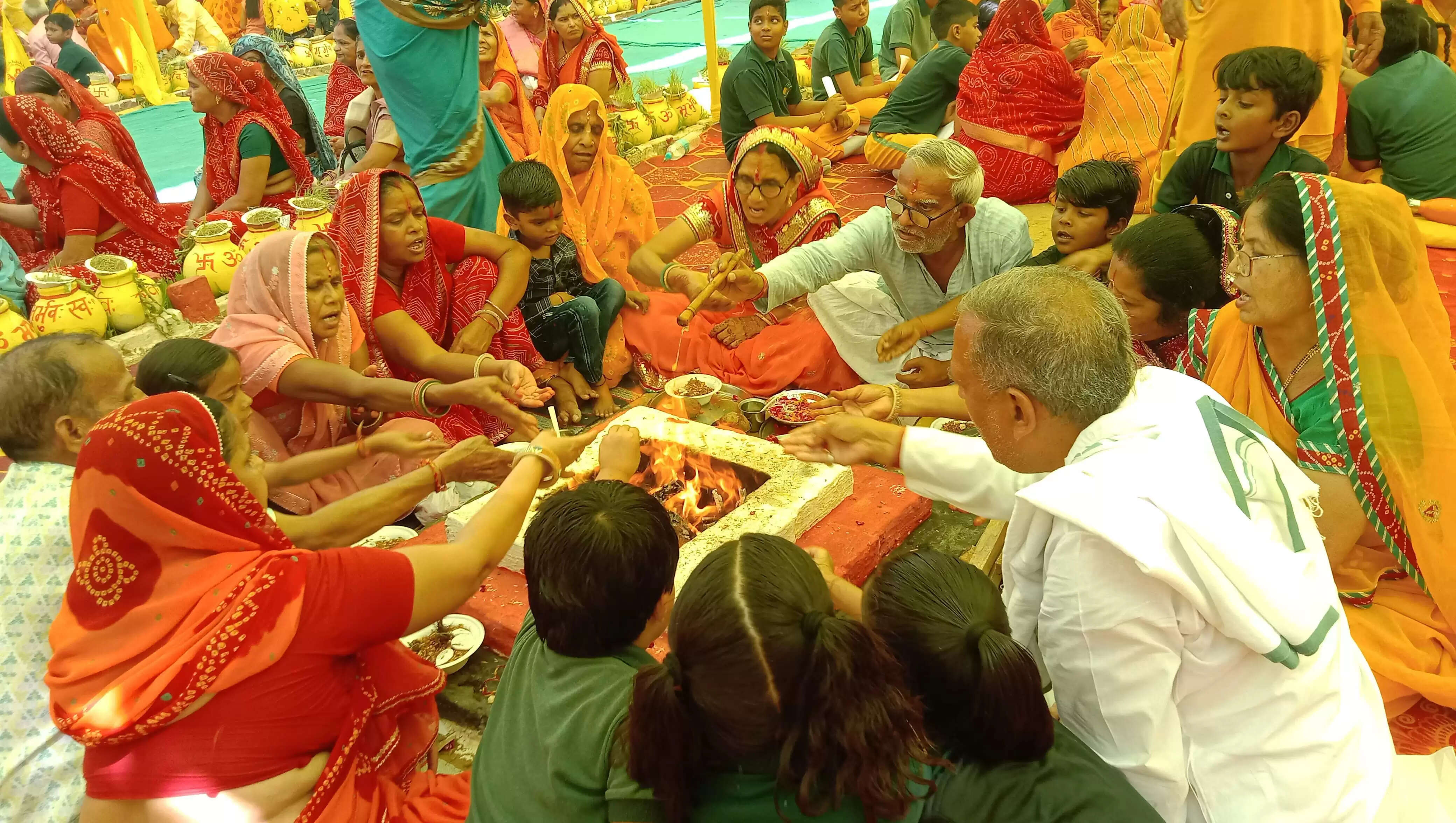 24 कुंडीय शक्ति संवद्धन गायत्री महायज्ञ की महा पूर्णाहुति संपन्न