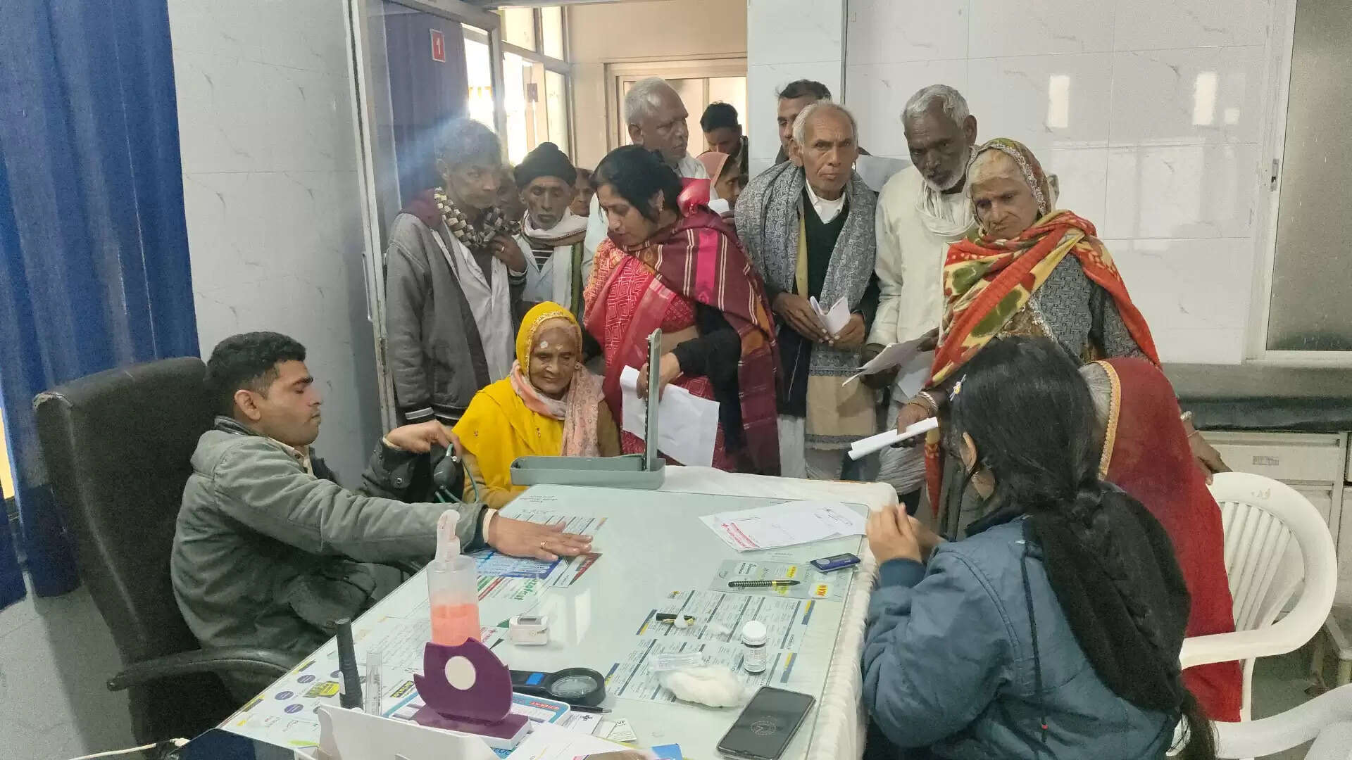 निशुल्क मोतियाबिंद ऑपरेशन शिविर में पहले दिन 80 ऑपरेशन