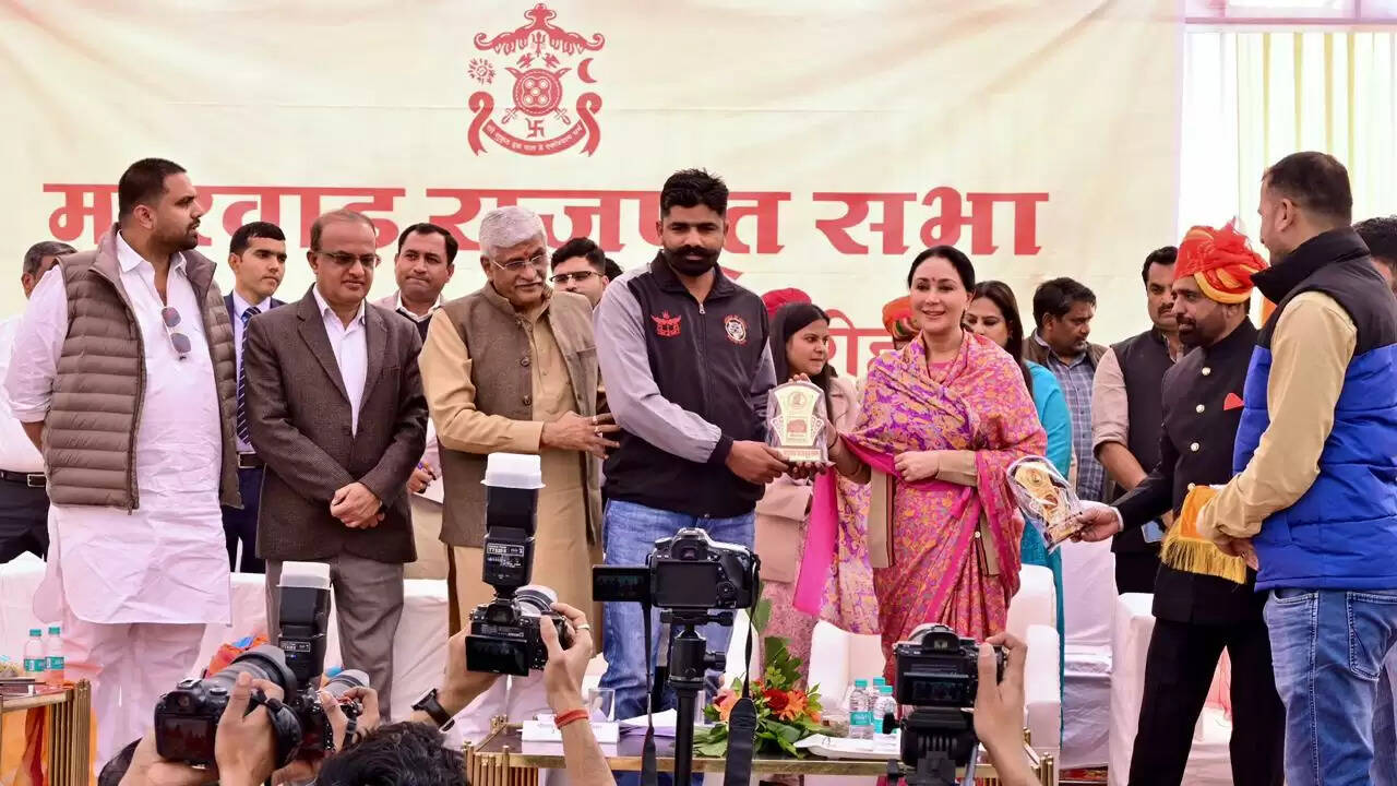 महिला उद्यमी सम्मेलन में उपमुख्यमंत्री&nbsp;दीया कुमारी ने महिलाओं को किया सम्मानित