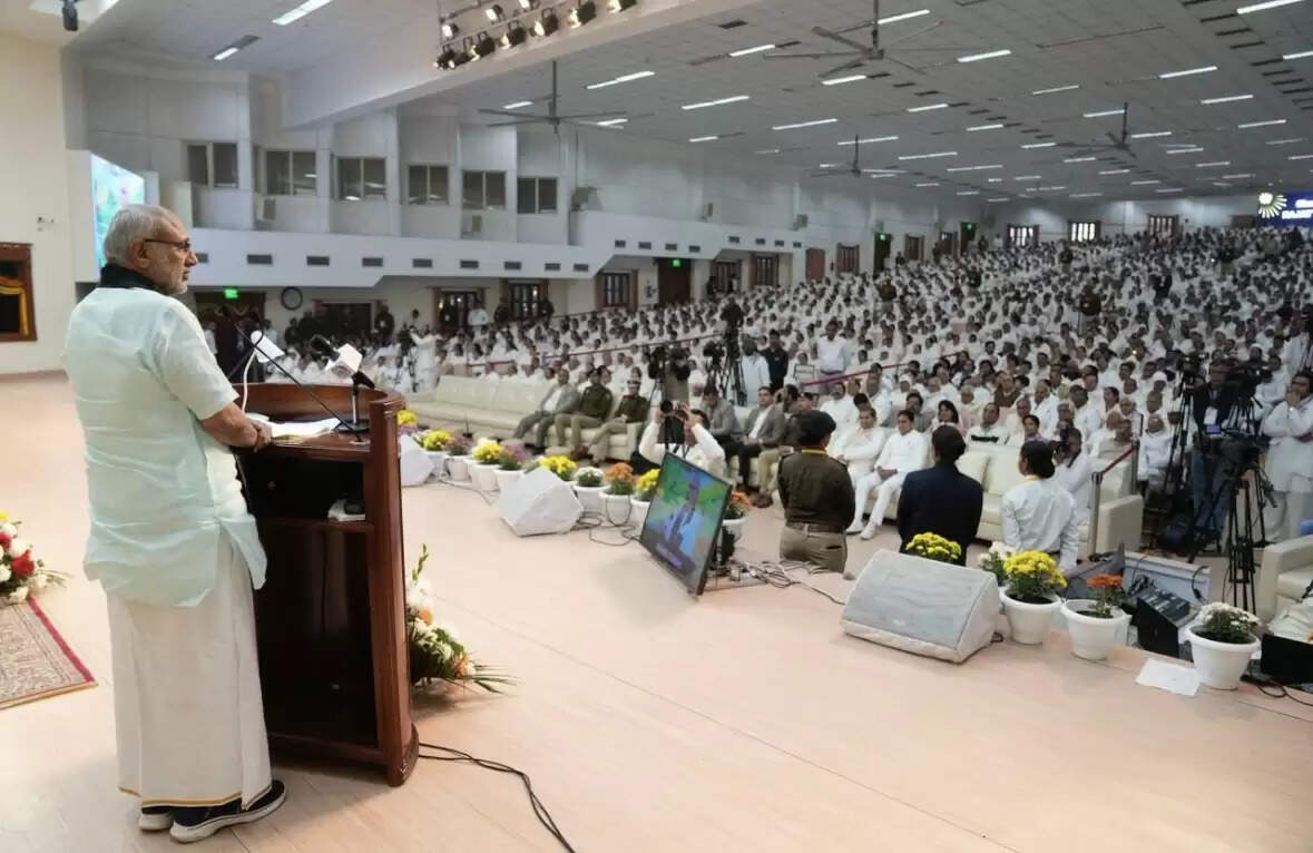 (अपडेट) भारत की सनातन आध्यात्मिक परंपरा की नींव ऋषि-मुनियों की तपस्या और ध्यान साधना पर आधारित : उपराष्ट्रपति