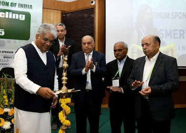 चक्रीय&nbsp;अर्थव्यवस्था से&nbsp;औद्योगिक नवाचार, आर्थिक प्रतिस्पर्धा और रोजगार सृजन को&nbsp;भी मिलता&nbsp;है&nbsp;बढ़ावाः&nbsp;भूपेंद्र&nbsp;यादव