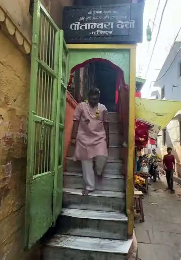 मां पीतांबरा और मां संकटा मंदिरों में विधायक डॉ नीलकंठ तिवारी ने किया दर्शन पूजन