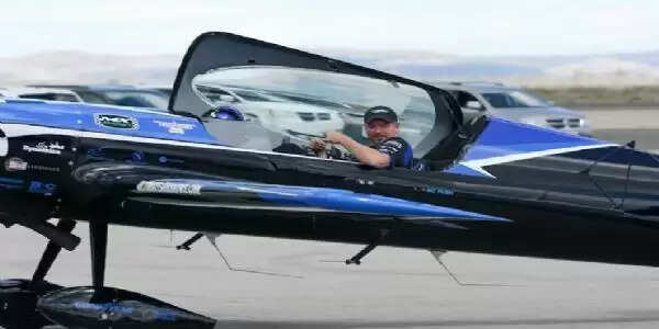 वर्जीनिया में एयरशो से पहले विमान क्रैश, पायलट रॉब हॉलैंड की मौत