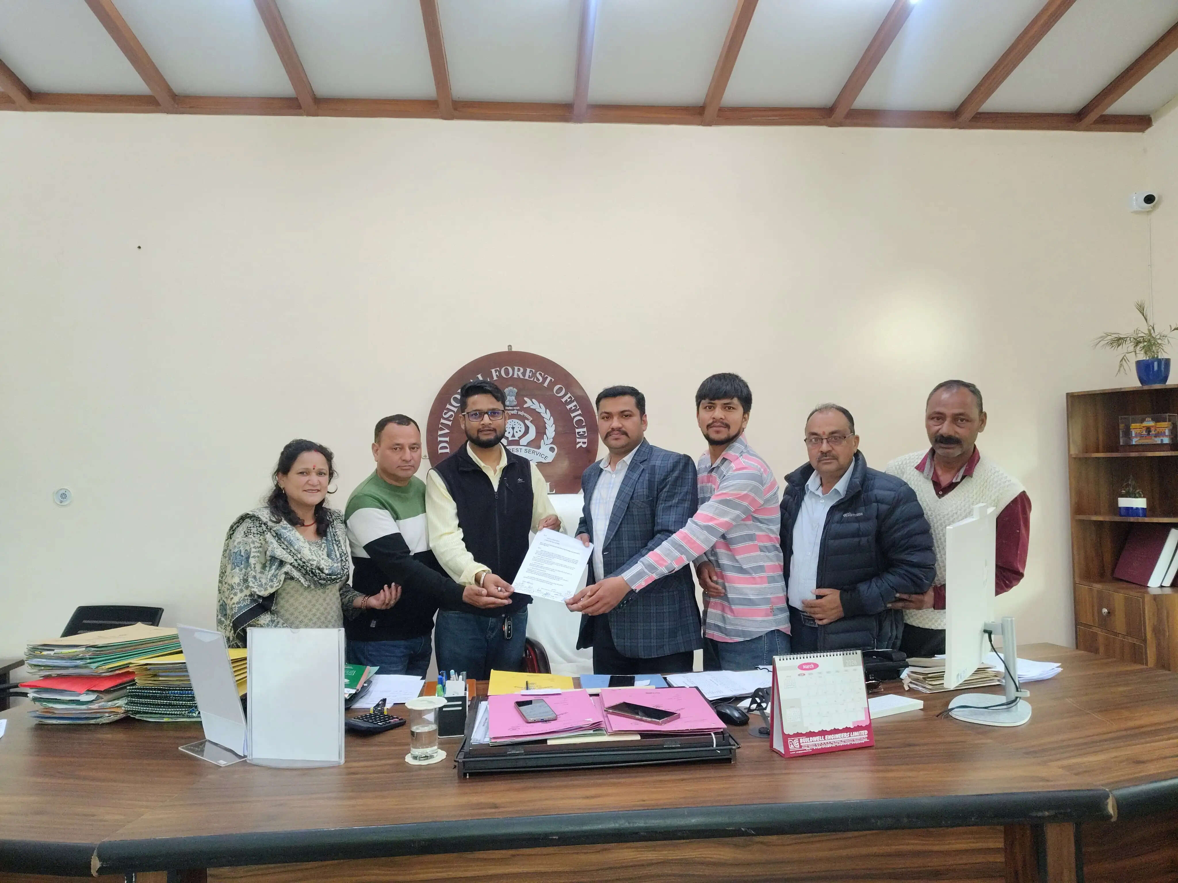 सभासदों ने डीएफओ से समस्याएं हल करने की उठाई मांग