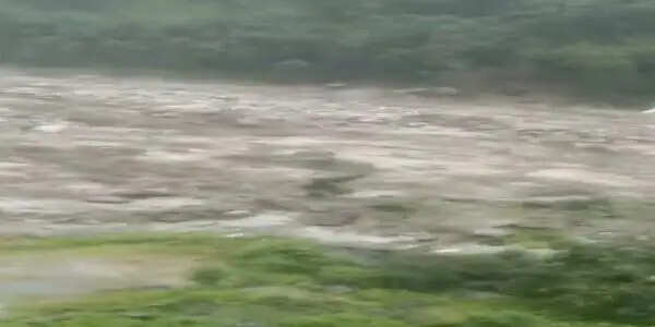 बनतोली के पास चट्टान टूटने से मोरखण्डा नदी में आया भारी मलबा, जलस्तर बढ़ा, प्रशासन ने जारी किया अलर्ट