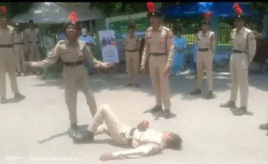 नशा मुक्ति का संदेश लेकर सड़कों पर उतरे एनसीसी कैडेट्स, शपथ के साथ नुक्कड़ नाटक से किया जागरूक