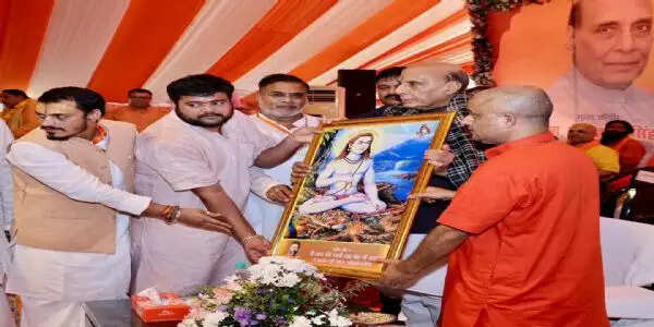 उदासीन परंपरा सनातन धर्म की जीवंत धारा है : राजनाथ सिंह