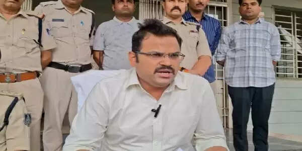 दमोह : 150 से अधिक गिरफ्तार, बसों में भरकर आरोपितों को न्यायालय ले गयी पुलिस