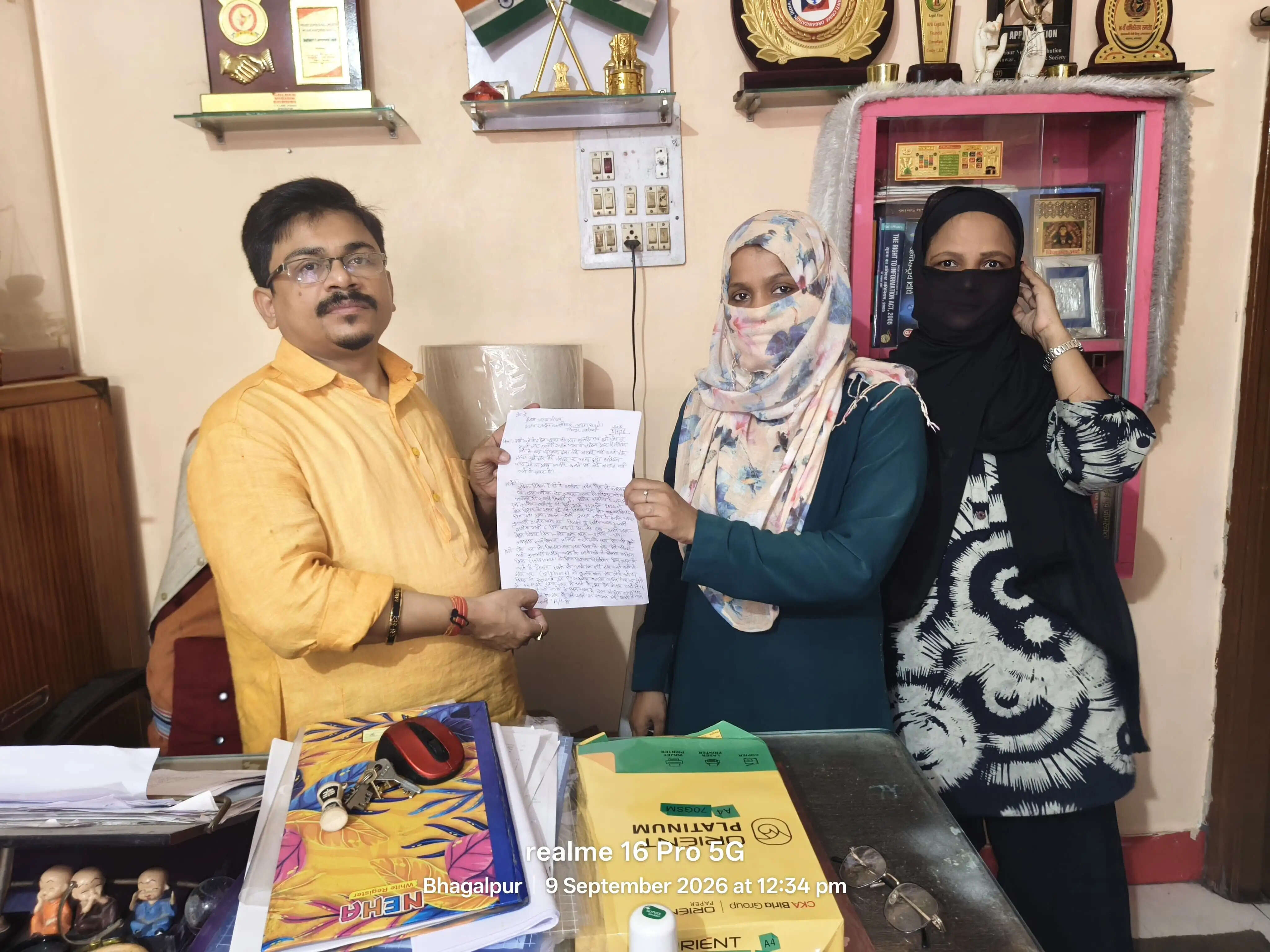 विवाह के 5 दिन बाद ही नवविवाहिता को पति ने छोड़ा, ससुराल वालों पर प्रताड़ना का आरोप, न्याय के लिए मानवाधिकार संस्था पहुंची पीड़िता