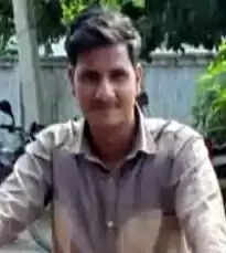 फरीदाबाद में फैक्ट्री&nbsp;की&nbsp;पहली मंजिल&nbsp;गिरने&nbsp;से&nbsp;25 वर्षीय युवक की मौत, साथी घायल