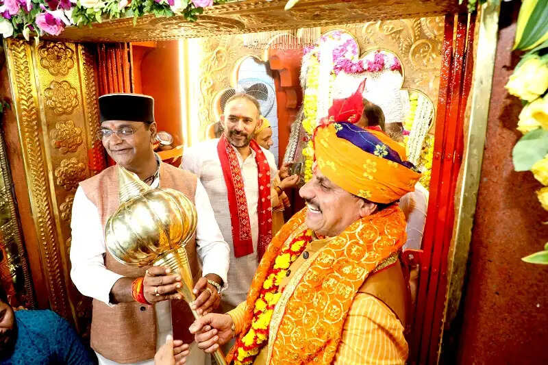 भोपालः मुख्यमंत्री डॉ. यादव ने छोला क्षेत्र में खेड़ापति हनुमान जन्मोत्सव पर की पूजा-अर्चना