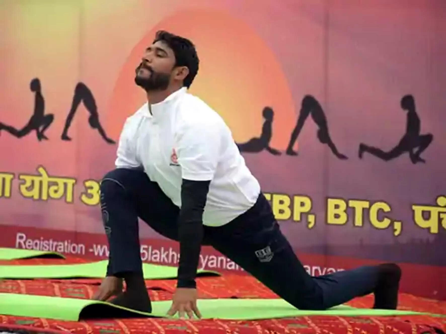 हिसार : 20 हजार सूर्य नमस्कार करके दुनिया के समक्ष चुनौती पेश की संदीप आर्य ने