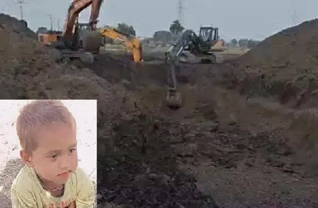 (अपडेट) मप्र के उज्जैन में खुले बोरवेल के गड्ढे में गिरा दो साल का बच्चा, बचाव अभियान जारी