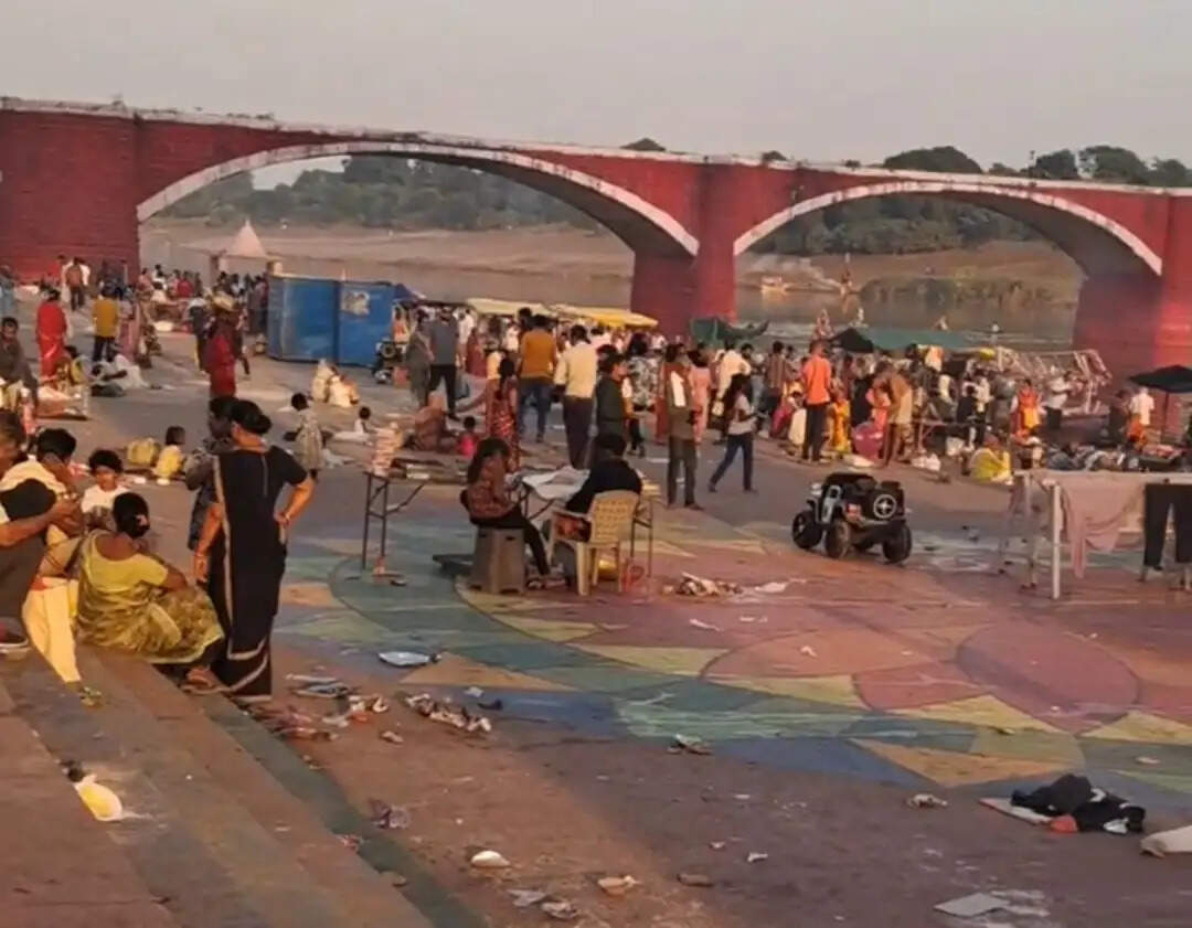 जबलपुर :-पितृमोक्ष अमावस्या पर नर्मदा घाटों पर उमड़ा आस्था का सैलाब