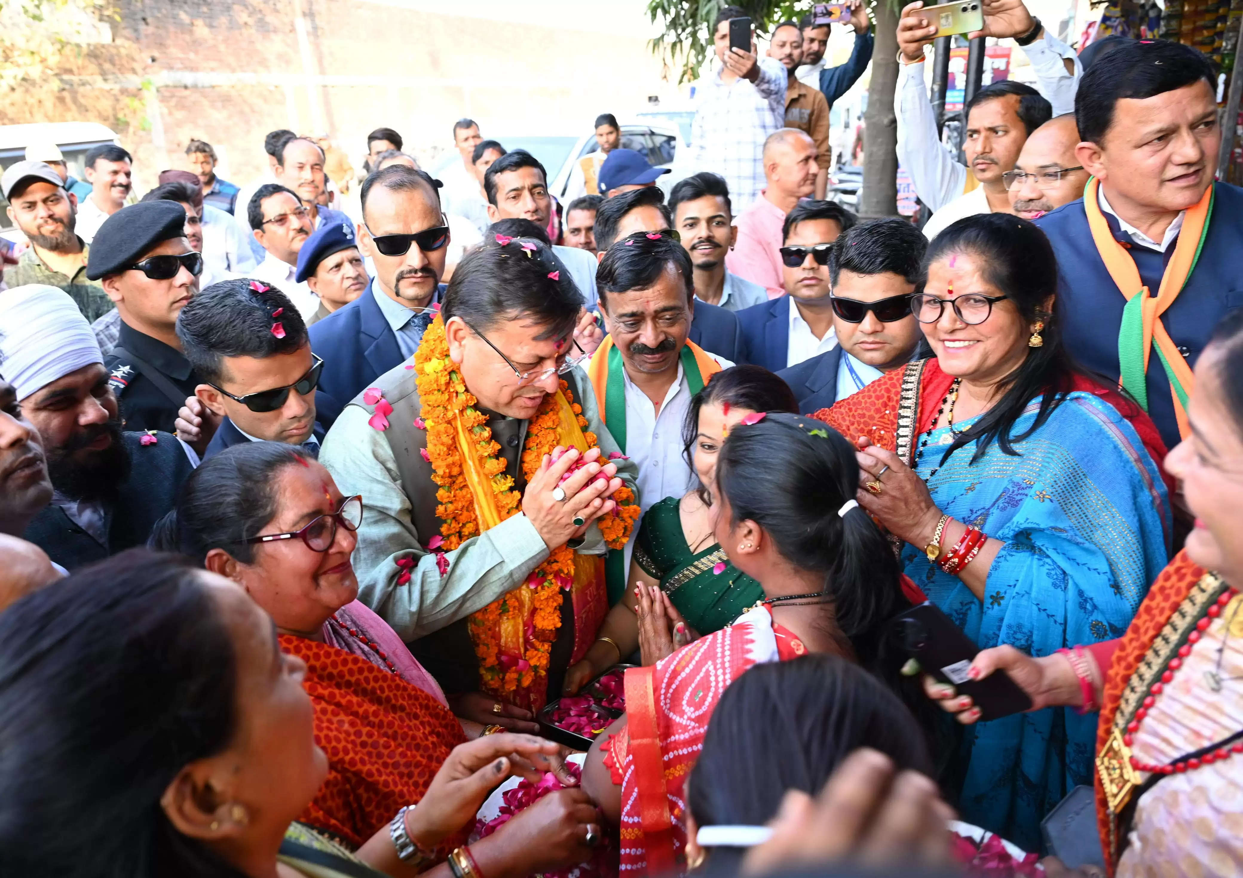 मुख्यमंत्री धामी का कार्यकर्ताओं के साथ संवाद, लोकसभा चुनाव में जुटने की अपील