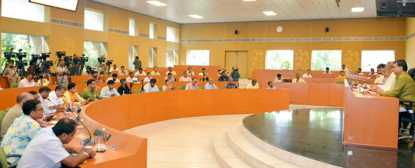 राजस्थान कैबिनेट के बड़े फैसले: पेड़ काटने से लेकर शादी, विरासत और लिव-इन तक बदलेंगे नियम