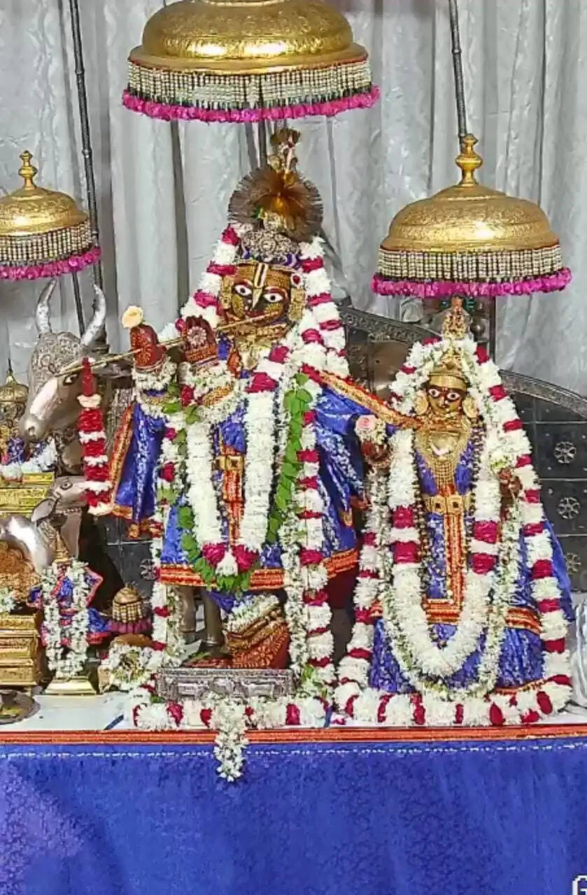 कार्तिक मास में दीपदान से जगमगाए छोटी काशी के मंदिर